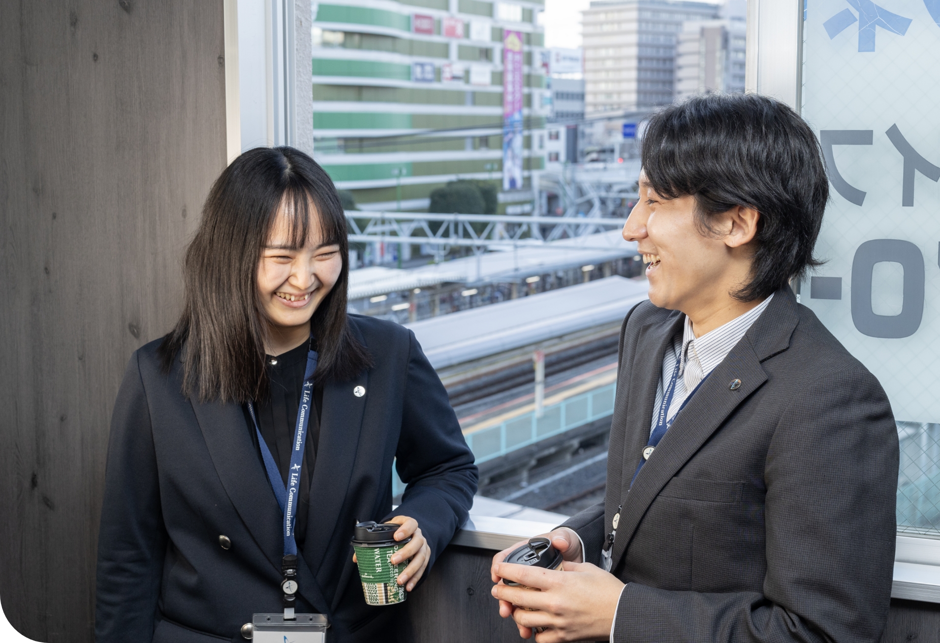 休憩時間のシステムエンジニアの様子